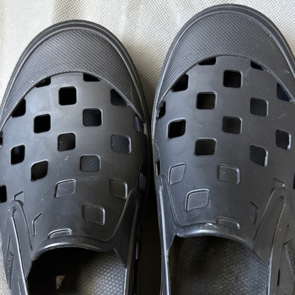 Vans Men's Black Cut-Out Slip-On Loafers - Picture 4 of 4
